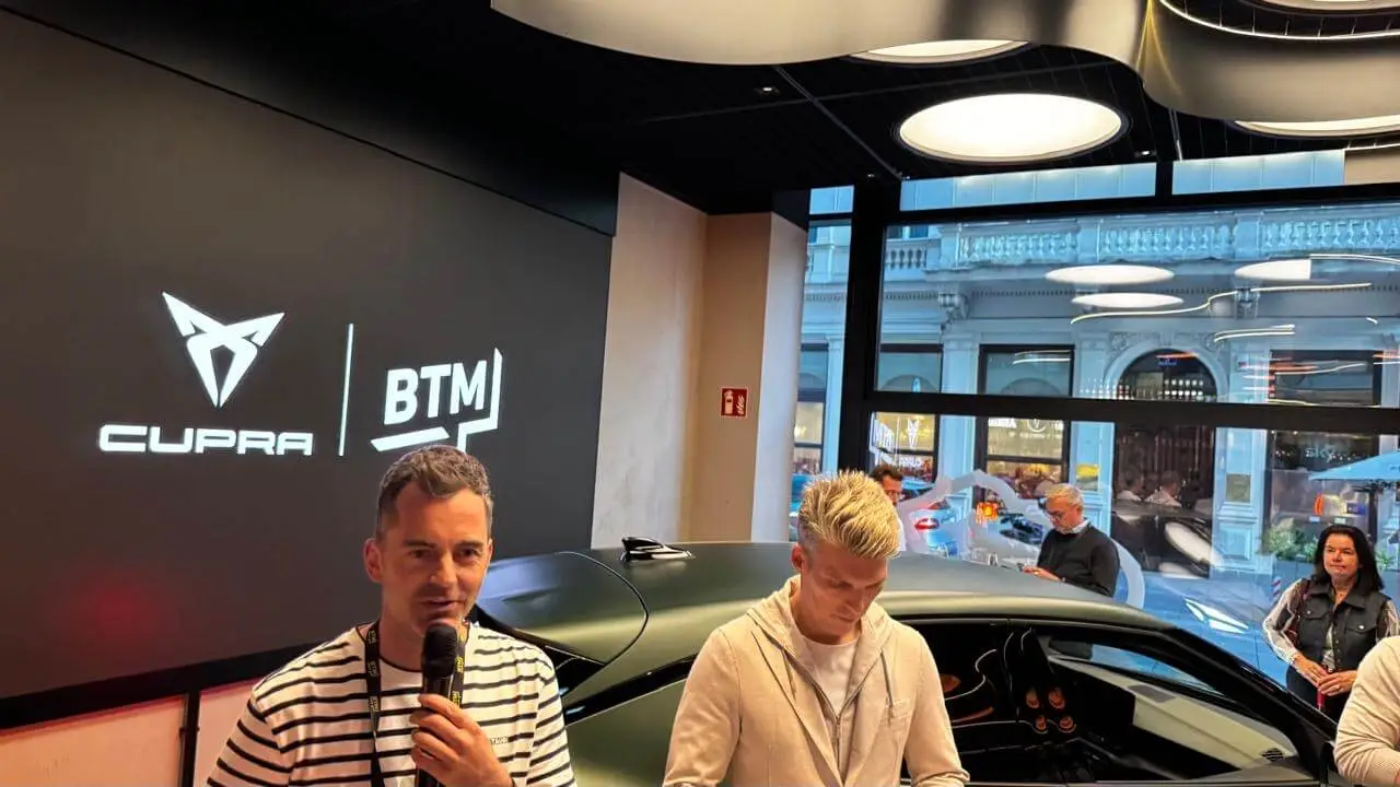 Squad-Mitglieder im Dev House Austria Workspace