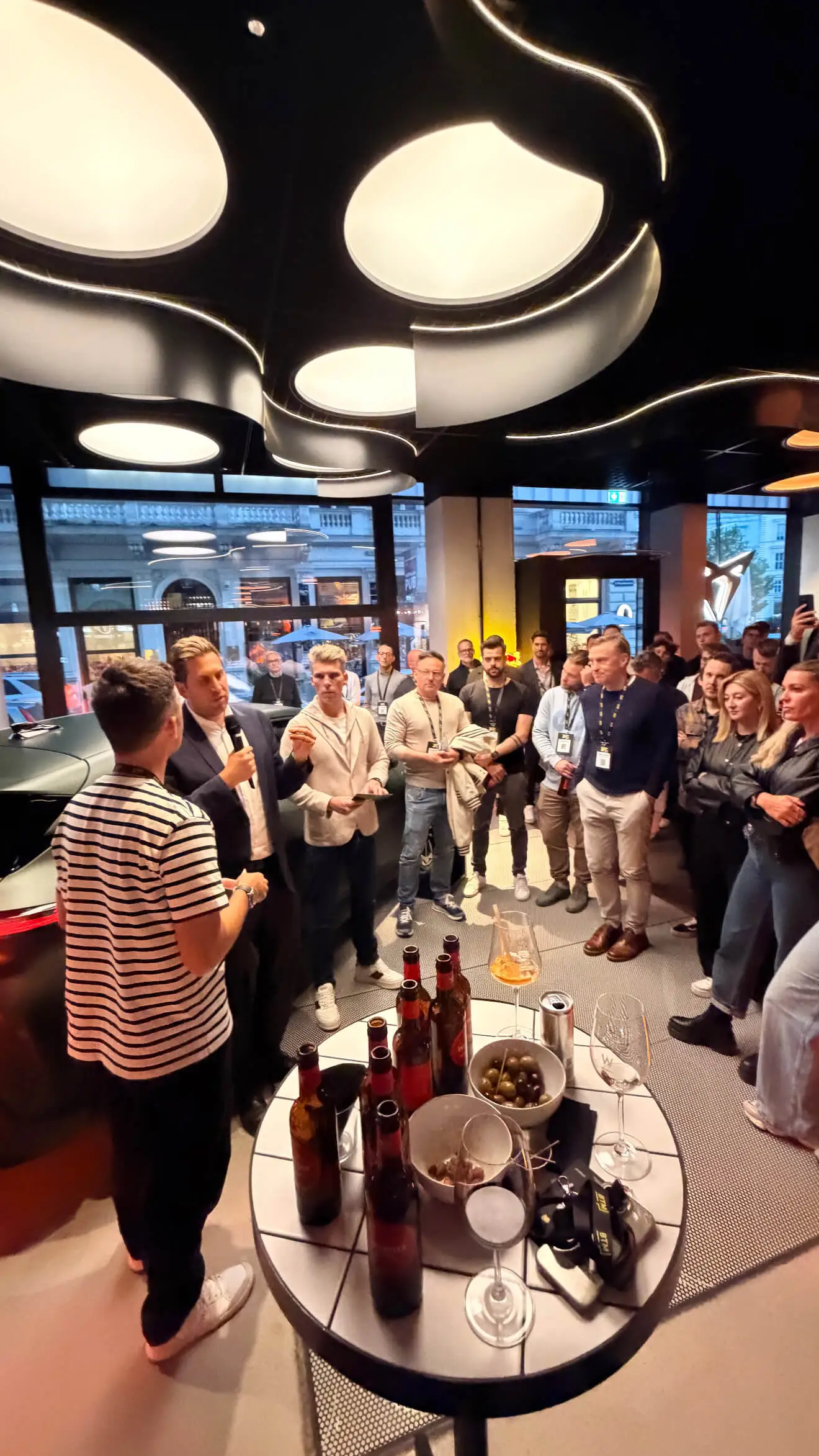 Workshop oder Stand-up in einem Projektroom
